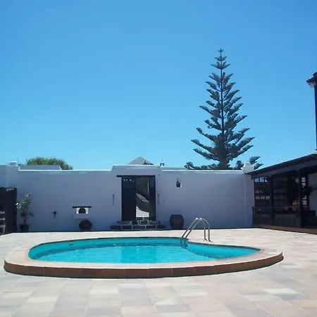 Sleeps 6 Pool Wifi Villa