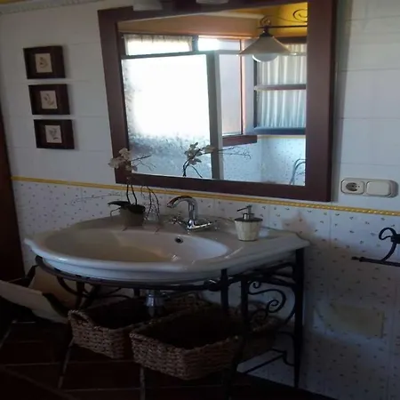 Villa Sleeps 6 Pool Wifi