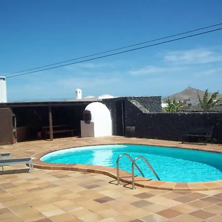 Villa Sleeps 6 Pool Wifi *