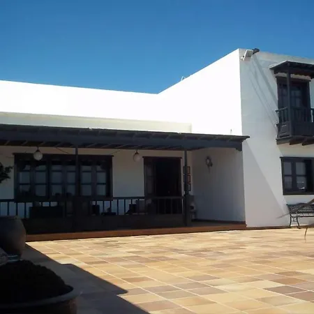 Villa Sleeps 6 Pool Wifi